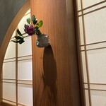 本陣 平野屋 花兆庵 - どこもかしこにも生花が飾られてます