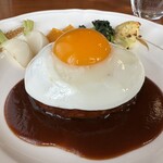 食事と喫茶 ひといき - ハンバーグ200g目玉焼き付き、焼き野菜