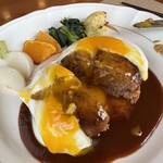 食事と喫茶 ひといき - ハンバーグ200g目玉焼き付き、断面