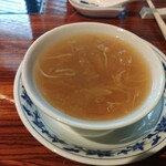横浜中華街 重慶飯店 - 白キクラゲと干し貝柱入りフカヒレスープ