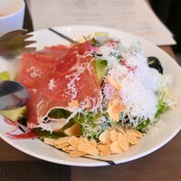 Jose Luis Karuizawa - 熟成オニオンドレッシングとハモンセラーノのサラダ