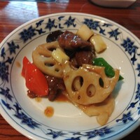 横浜中華街 重慶飯店 本館 - 牛肉とレンコンのオイスターソース炒め