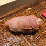 初音鮨 - 寒鰤（京丹後）　幽庵漬け