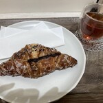 メゾン シーラカンス - クロワッサンあんぱん＋本日の紅茶　¥960