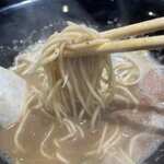 らーめん 伊藝 - 豚骨魚介らーめん 麺リフト(2024/6)