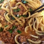 ほうきぼし+ - 肉味噌の汁が丼底へ溜まる。