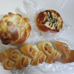 パン工場 - 料理写真:結局おつまみになりそうなパンを３つ選んで買って帰りました。
