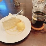 パルファン - ミルクレープとホットコーヒー