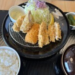 かつ元 - よくばり定食 1,485円　選べる3種　ヒレかつチーズロール、カニクリームコロッケ、ロースカツ
