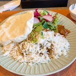 マサラモア - カレーソースがないビリヤニはお初。ライスの中に汁気が少しあるチキンが埋もれてます。でもちょっと汁気が足りない。ビリヤニというとボリボリとスパイスが歯に当たるようなものが好きなのですがもっと優しい体に良さそうなもの。カレーソースがないのでライタがもう少し欲しかった。