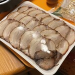 丹野精肉店 - 【特製釜焼き焼き豚❤️】秘伝のたれ100g  ¥390       （写真は1kg¥3,900）
