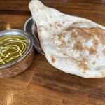 ナンハウス - 料理写真:Aセット　ほうれん草チキンチキンサラダ