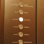 グッチ・カフェ - カフェは4Fです