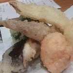 魯忍 - 揚げ物のえび真丈、帆立、あおり烏賊、ブロッコリー、椎茸
