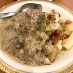 イクラバル ロシアンビストロ - ビーフストロガノフ焼きポテト添え