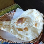 インドネパール料理バンバーティカ - おかわりのナン(プレーン)はフルサイズ！！