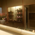 青蓮院門跡前 月おか - 並べられた食器類