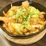 ピッツエリアバール　CACTUS　D'ORO - ・国産牛ホルモンとキムチのガーリックソテー