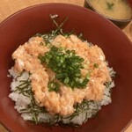 ごちそう処 きむら - 信州サーモン丼1,430円は味が濃厚。