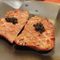 松阪牛 たかぎ - 厚切りタン塩キャビア乗せ