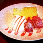 ル・プーレ ブラッスリーうかい - 妻の注文: いちごのシフォンケーキは安定の美味しさ