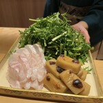 橦木町 しみず - お鍋の具材も彩り豊か