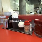 ラーメン 福 - 卓上の様子