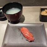 立食い鮨 鮨川 - 生本鮪中とろ　長崎　鷹島、お椀：金目鯛/墨烏賊/蛤/勢子蟹