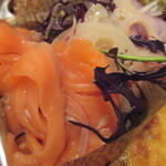 ジュイップ - スモークサーモンと蓮根のマリネ