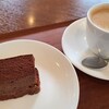 クレマスイーツ - ケーキ①パンドショコラ(税込350円)
ココア不使用でカカオ62%チョコレート使用
しっかりと詰まった食感、しっとりと優しい甘み、チョコのコクとのバランスも良い
お飲み物①HOT珈琲(税込320円)