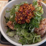 なか卯 - からあげ丼には全部かけちゃいました