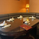 萬珍樓點心舗 - テーブル、広っ