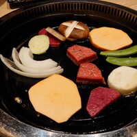 近江牛専門店 近江かど萬 - 石焼きでいただきます！