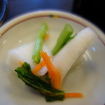 かみしろや - やはり蕎麦には大根かかぶの漬物が合いますね♪