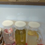 白州アルベロ - 冷たい飲み物は３種類
      白州のお水、緑茶、レモネード