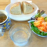 白州アルベロ - スープ、フォカッチャ、サラダバー