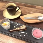 Share Wood Kitchen - ヘーゼルナッツとオレンジの生チョコタルト＋パンナコッタキャラメルソース