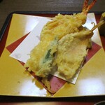 和食麺処 サガミ - ”そば食べ放題 天ざるそば 華” 1,970円（税込）の天婦羅。