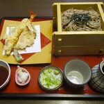 和食麺処 サガミ - 家内がオーダーした ”大海老天ざるそば” 1,640円(税込）。