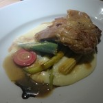 OSTERIA AL CORALLO - 仔牛の下には、珍しい新鮮野菜が盛りだくさん