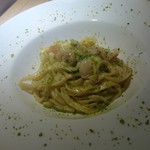 海老とピスタチオクリームソースの自家製タリアテッレ（ハーフ）740円