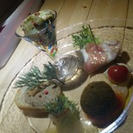 美しすぎる盛り付けの前菜5種盛り合わせ980円