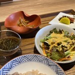 るふ - 小鉢にサラダと香の物