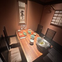 日本料理てら岡 中洲本店 - 個室こんな感じでした。2人でこれは広々です。