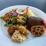 ANZU CAFFE - この日の日替わりはハンバーグとカキフライのプレートでした。
 