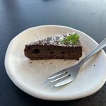 ANZU CAFFE -  
デザートはしっかりとしたチョコレートケーキでした。
 