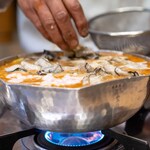 うを徳 - 2024.12 痛風鍋（壱岐産クエ、雲子、宮城産牡蠣、余市産アンキモと八丁味噌ベースのどぶ汁仕立て）