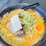 札幌らーめん 慶次 - 特製味噌らーめんにバターをトッピング
