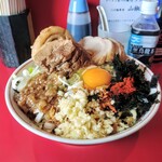 ラーメン英二 - ラーメン(豚1枚)+汁なし+追加豚2枚+生玉子 全マシ