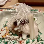 炭火割烹 いふき - 炭火焼き河豚(愛知県三河)のぶつ切りに白子ソース和え